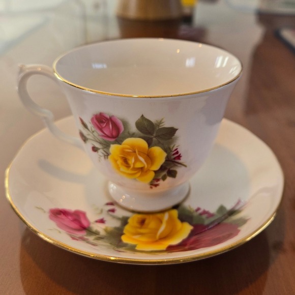 Queen Anne Bone China Tea Cup and Saucer Set Red Yellow Pink Roses 8519 England - Picture 7 of 7